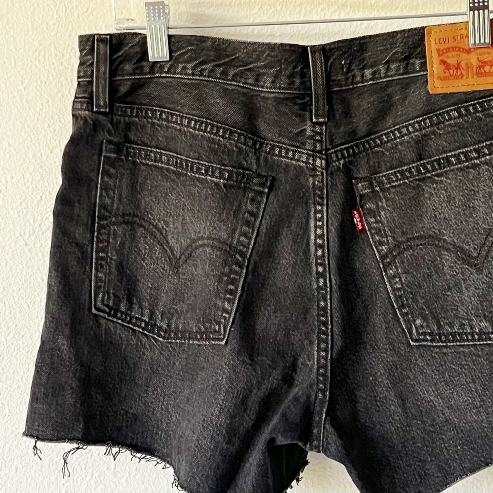 Levi's Wedgie Washed Black Shorts Dark Gray Button Fly Frayed Hem Size 31 - Picture 5 of 13